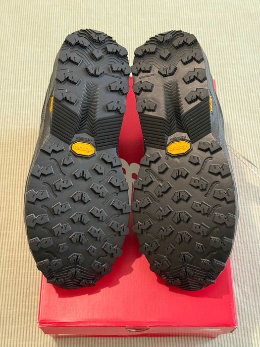 Продавам нови маратонки New Balance M Rebel Trail, черни, размер 45