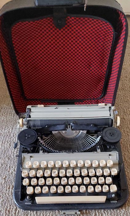 Българска пишеща машина "Марица 11"