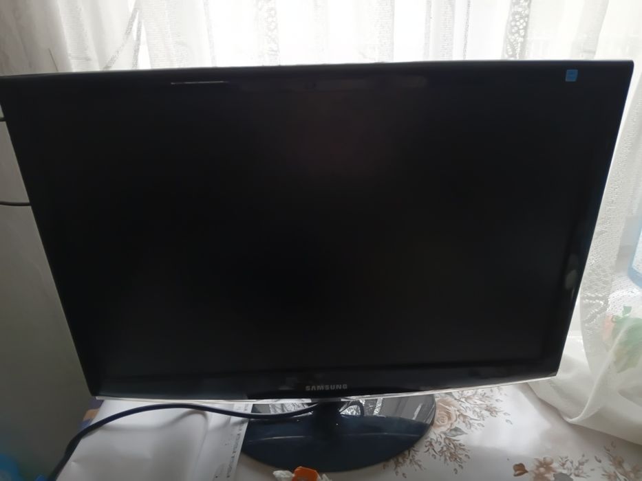 Vând Volan+Tastatura&Mouse+Sursa+Monitor