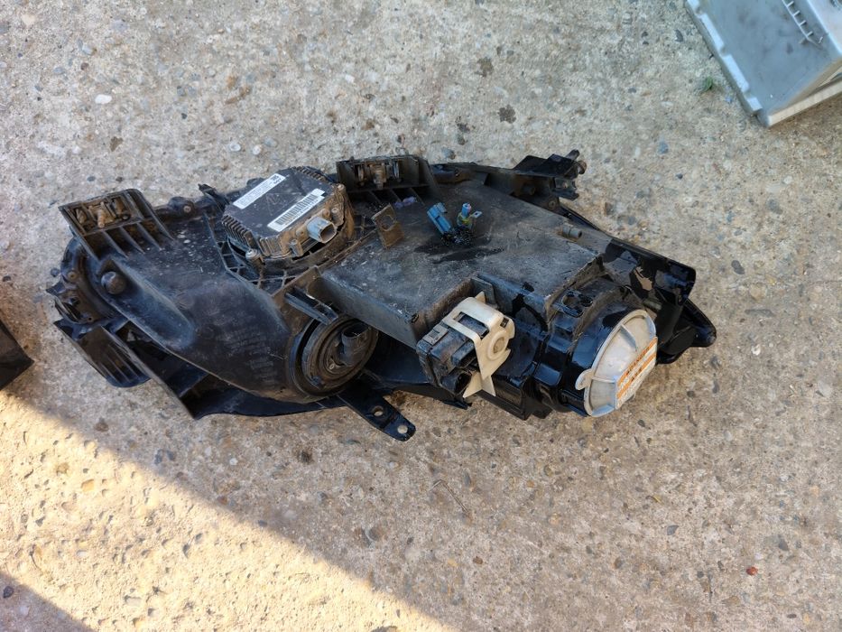 Far xenon Mazda cx 7 an 2008