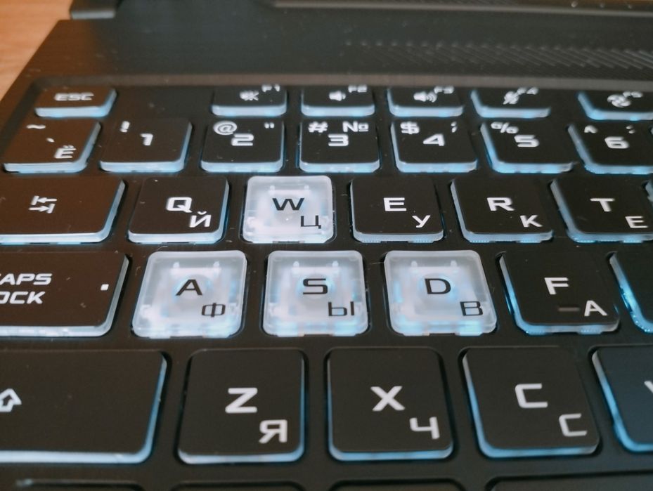 Kompyuter vs Notebook bira sotiladi.  Hamma o'yin va Dasturda ishlaydi