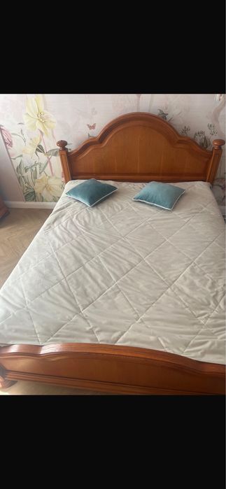 Продаю спальный гарнитур