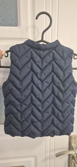 Бенетон ватирано бебешко елече, 6-9 месеца