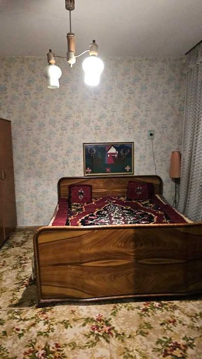 Двуетажна къща с гараж двор и пристройки Стамболийски