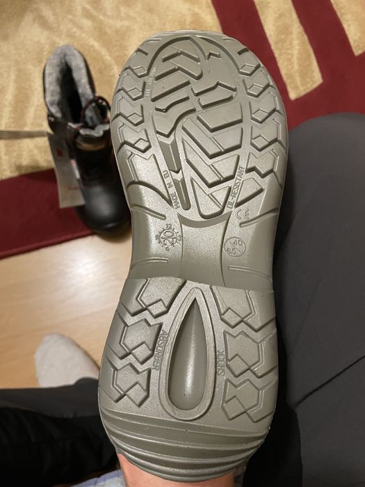 Bocanci de protectie imblaniti