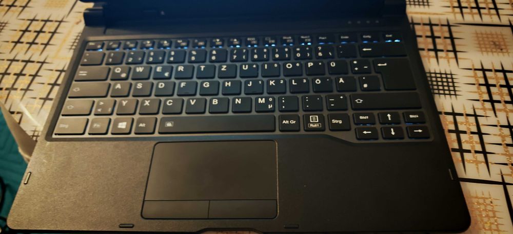 Laptop-tabletă 2 în 1 Fujitsu Stylistic Q738 i5-8350 8Gb ram 120Gb SSD