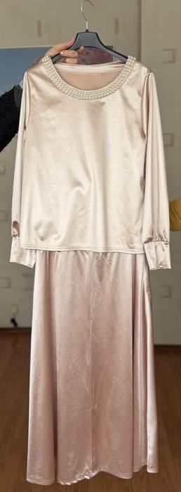 Дамски комплект от две части - пола и блуза