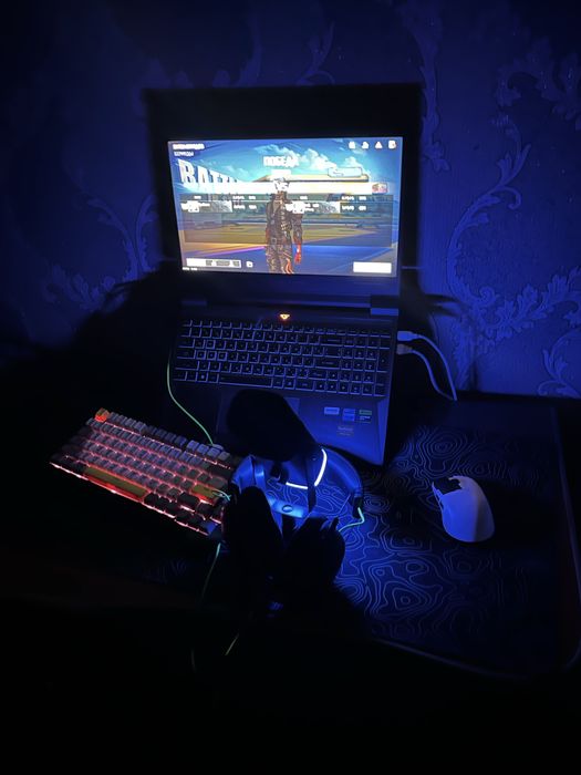 Микрофон и наушник