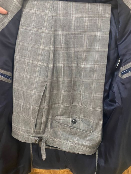 Vand costum de barbati