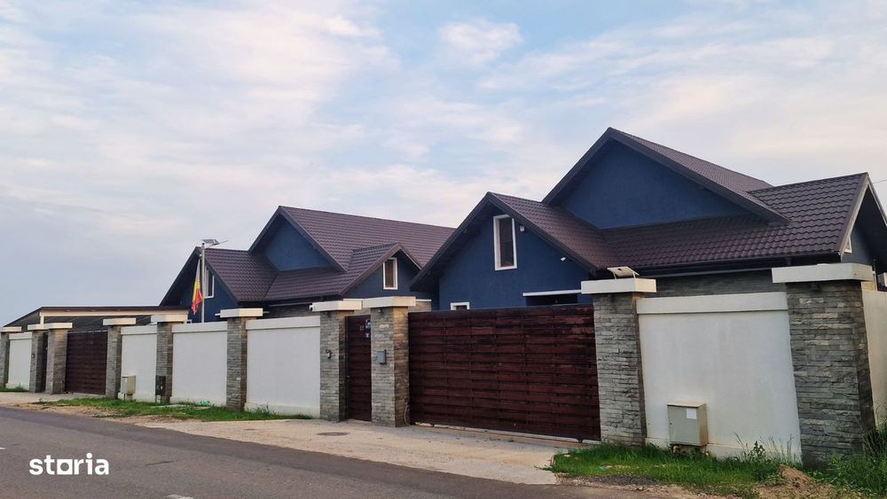 Vilă de lux cu Fotovoltaice - Curte spațioasă