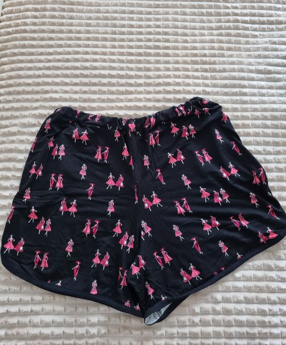 Vând la preț unic de 25 lei - tricouri/pantaloni scurti/rochie/fusta