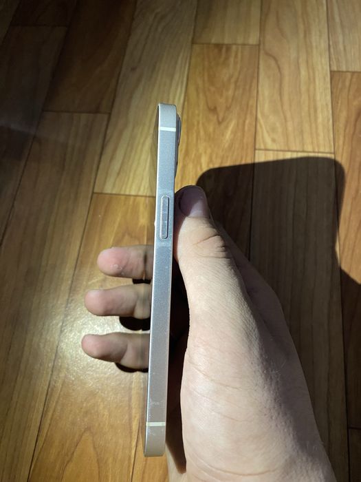 Продам iPhone 13 256 GB (белый)