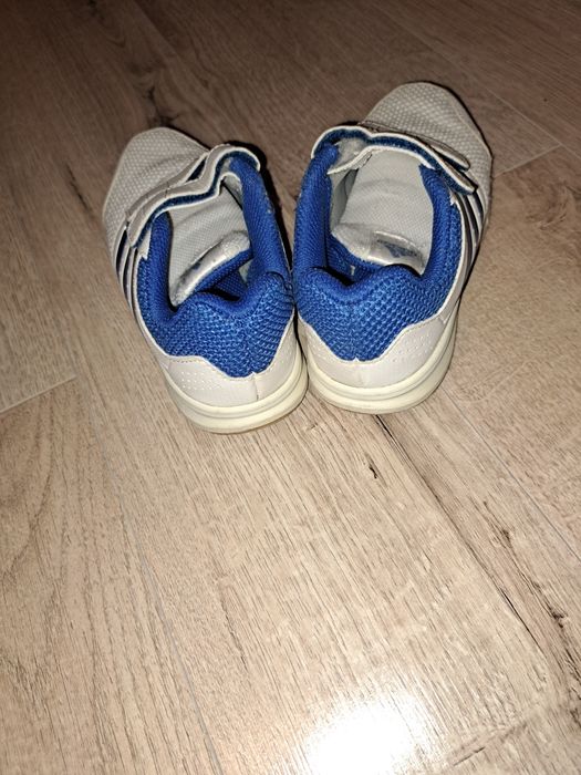 Vand Adidas mar 31