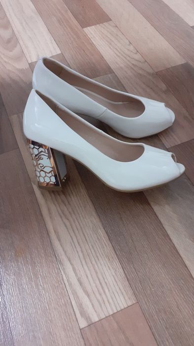 Продам  туфли женские