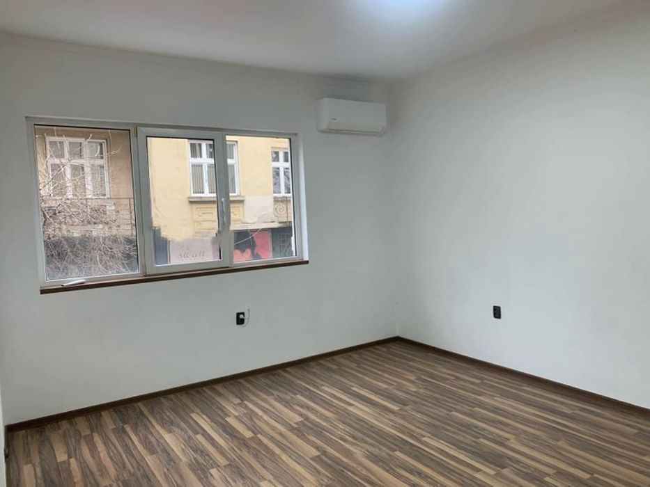Дава се под наем Четиристаен апартамент в София, Център - 100 кв.м за 900 € - Снимка #4