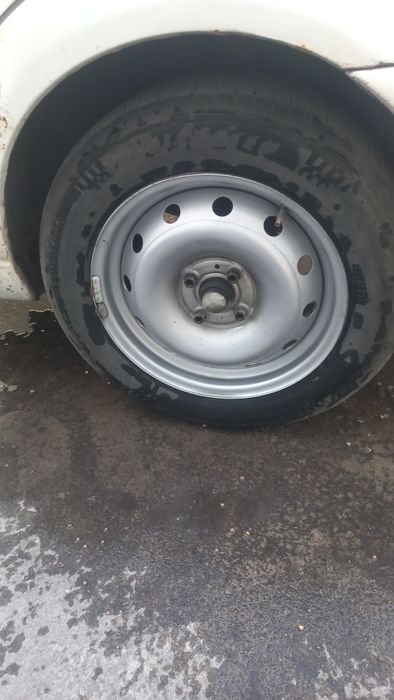Продам резину с дисками на 15.