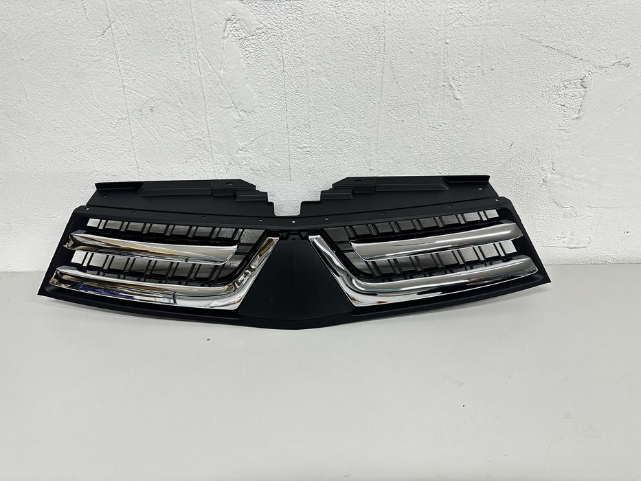 Решетка радиатора Паджеро Спорт 2