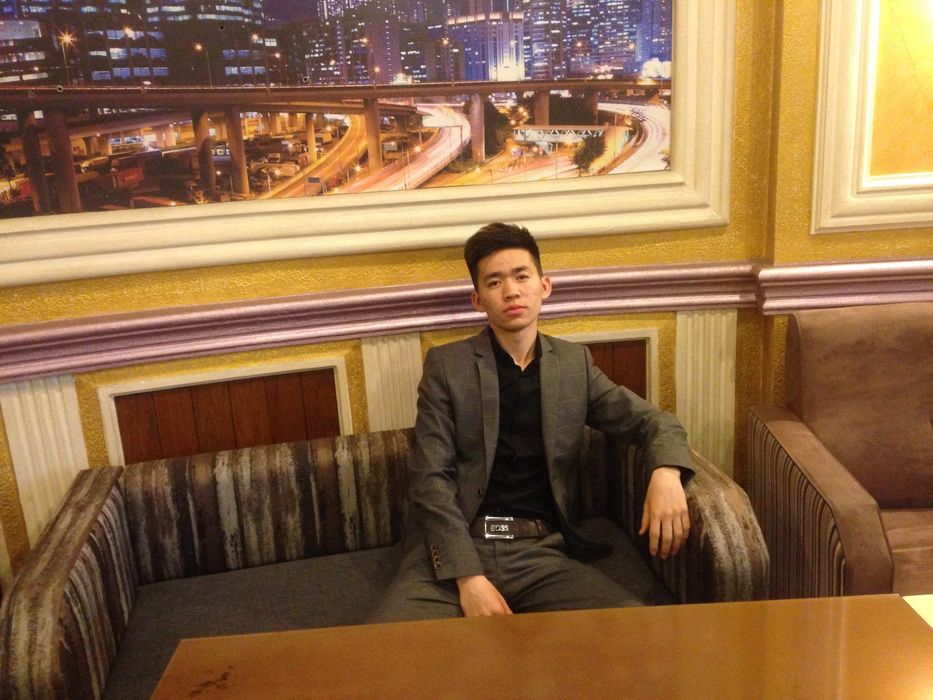 Костюм мужской продам