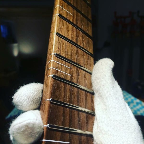 Гитарный мастер в Караганде