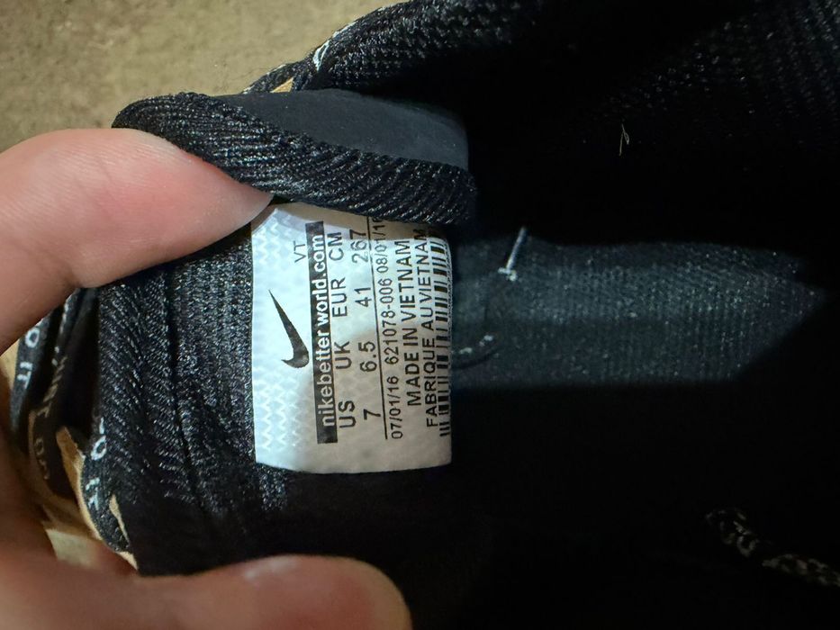 Кроссовки  NIKE в идеальном состоянии.