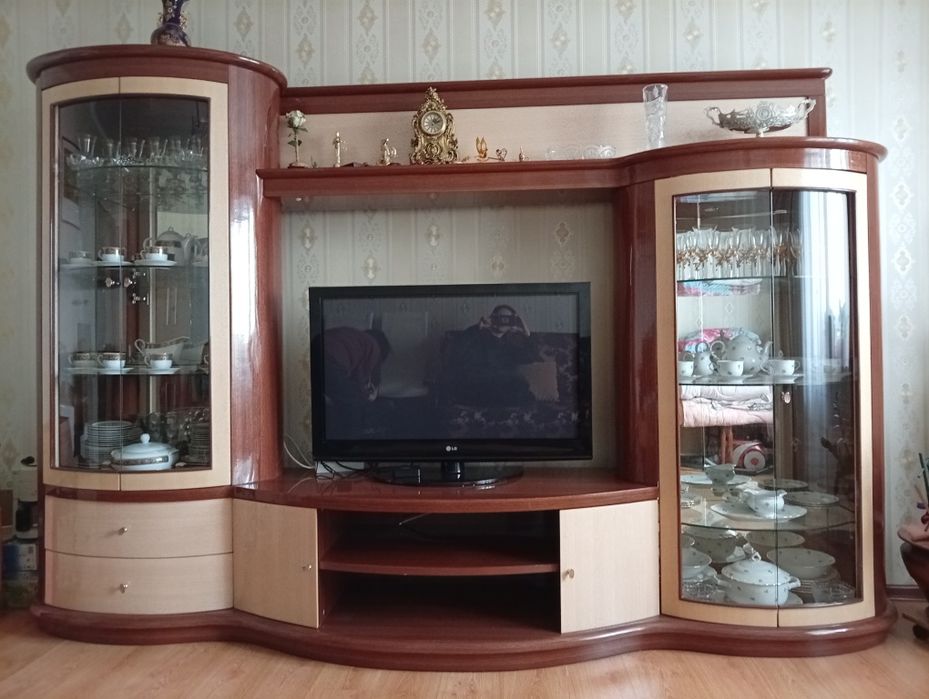 Продам гостиную стенку