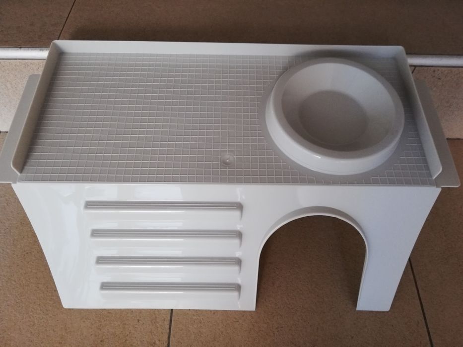 Къщичка или Поилка за вода за зайче, хамстер, морско свинче или др.