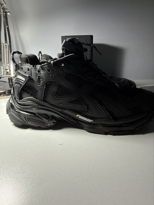 balenciaga runner 42