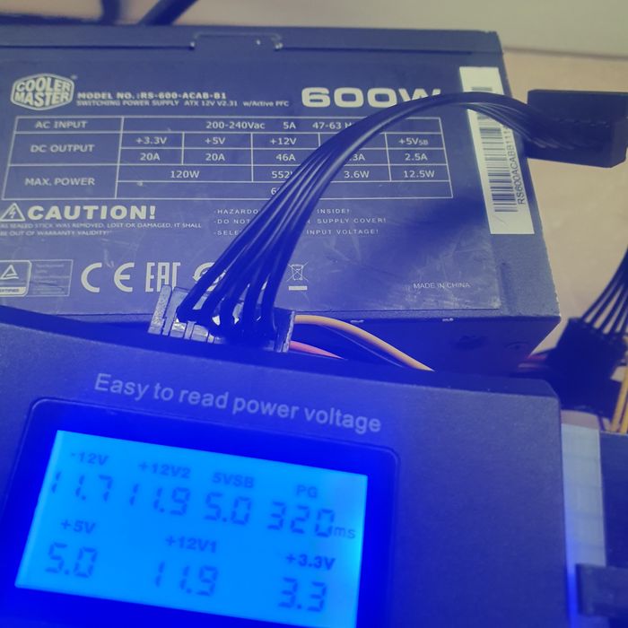 Vand surse Cooler Master 700W și 600w