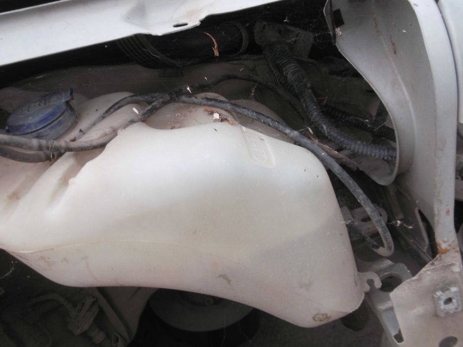 Съд за течност на чистачките за Алфа Ромео 145 1.9 джтд 105 к.с