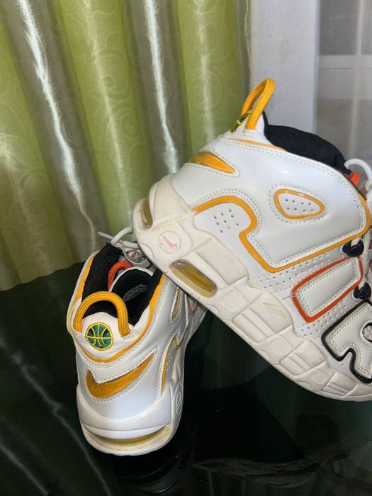 Кроссовки в отличном состоянии 38-39размер