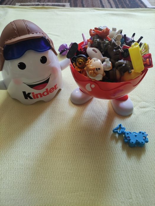 Киндер сюрприз игрушки, капсулы, контейнер
