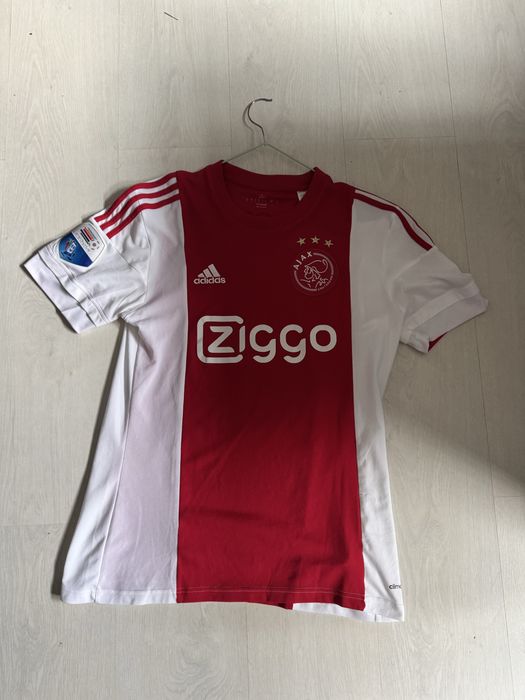 Футболни екипи