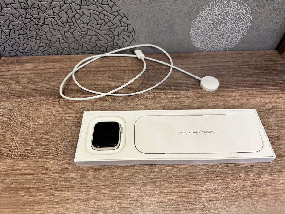 Apple watch SE (Gen 2) 40mm Starlight