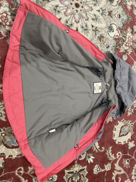 Продам куртку для девочки весна-осень