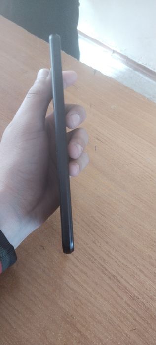 Vivo Y33s rangi qora yashil