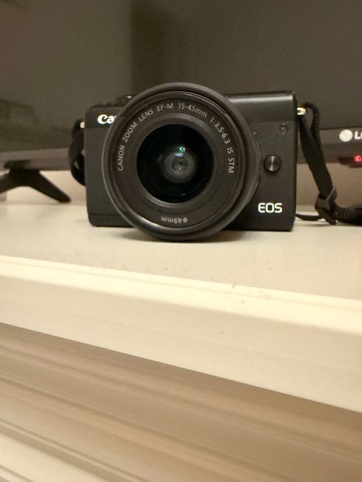 Aparat foto CANON M100