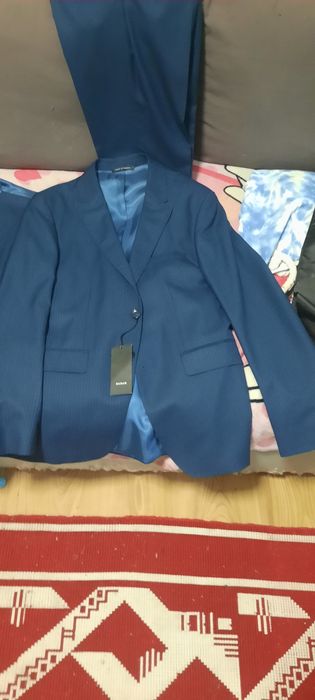 Vand costum barbatesc 3 piese nou cu eticheta