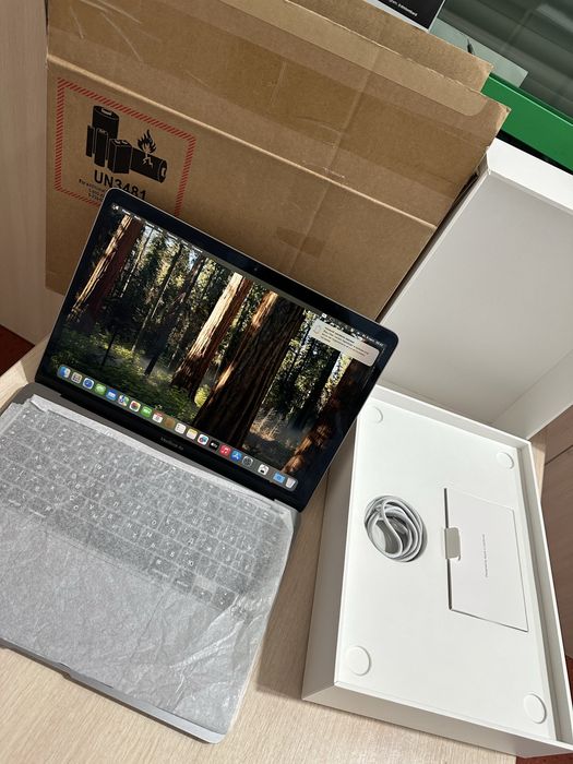 Продаю MacBook Air 2020