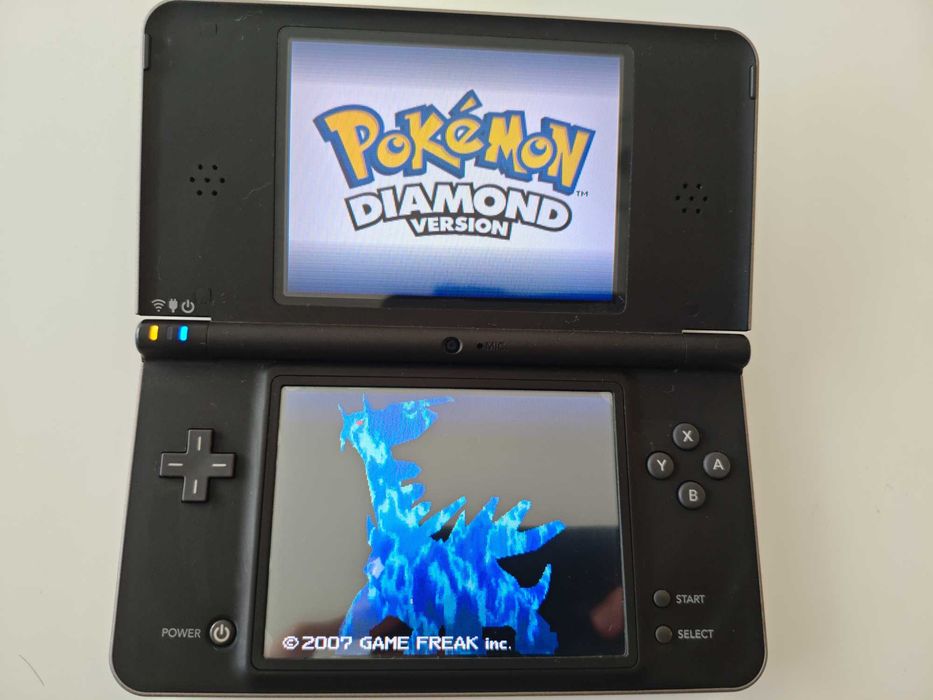 Nintendo DSi XL - качени много игри