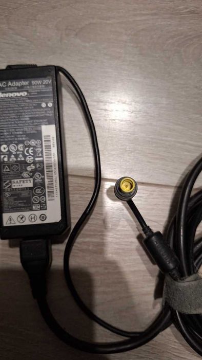 Продам блок питания на ноутбук Lenovo