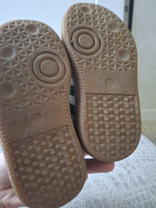 Продам кроссовки  23 размер