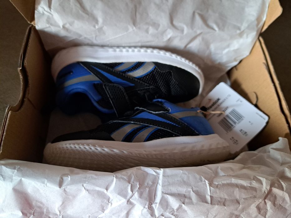Vand adidasi Reebok