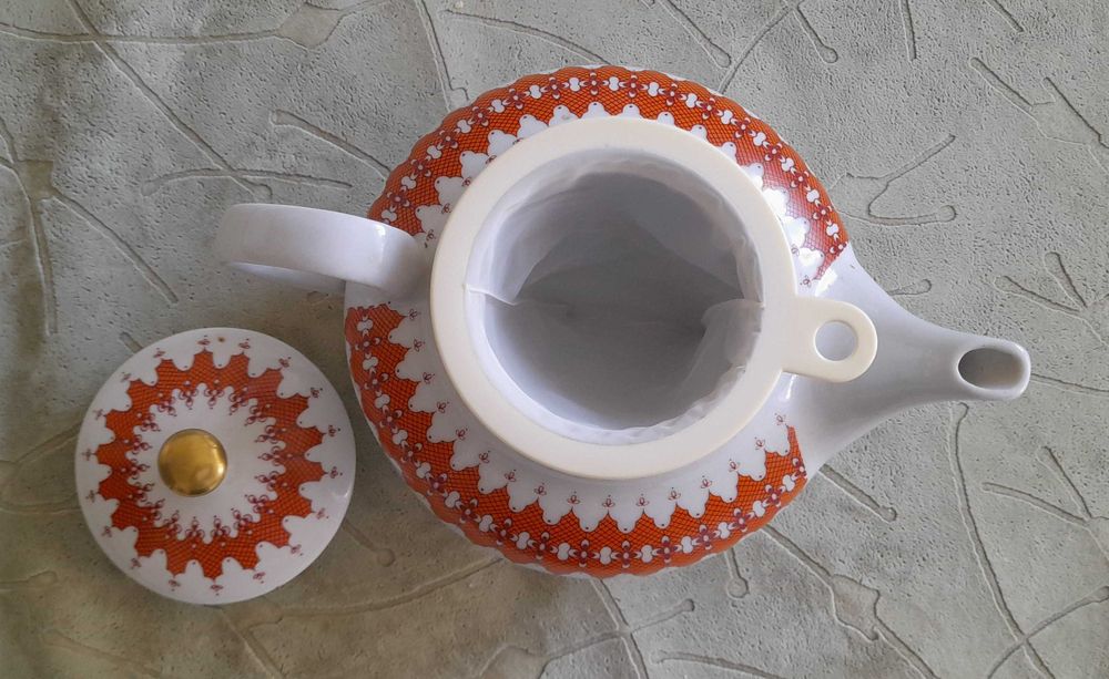 Нов немски порцеланов чайник с цедка