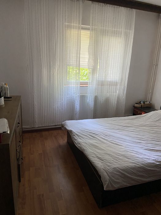 Vand apartament 3 camere