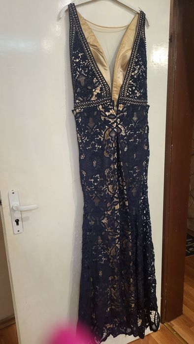 Официална рокля .