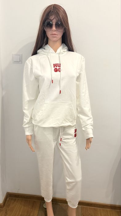 Спортен бял комлет на Hugo Bos