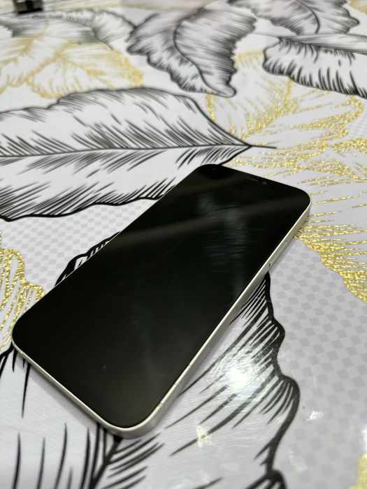 Iphone 12.