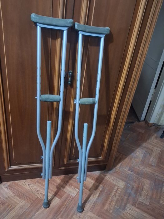 Продам костыли и тростики