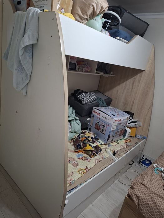 Двухъярусная кровать