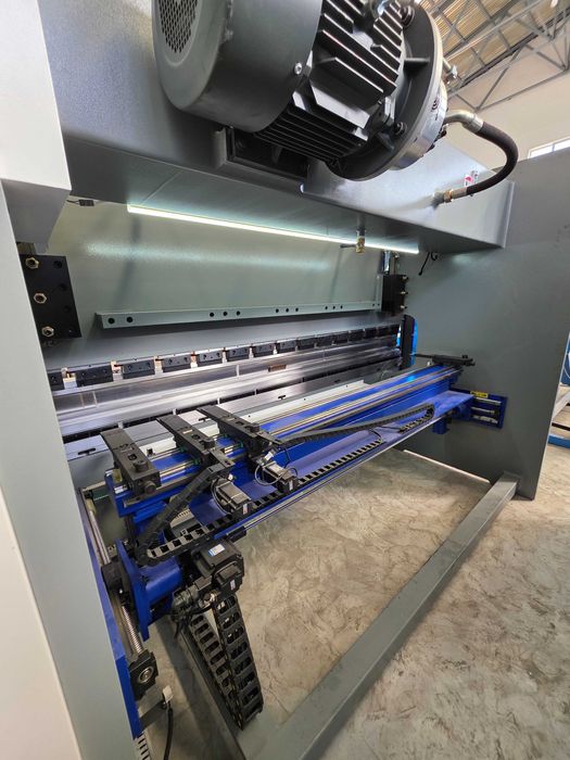 Гибочный станок 130т×3200 м. Чпу 6+1